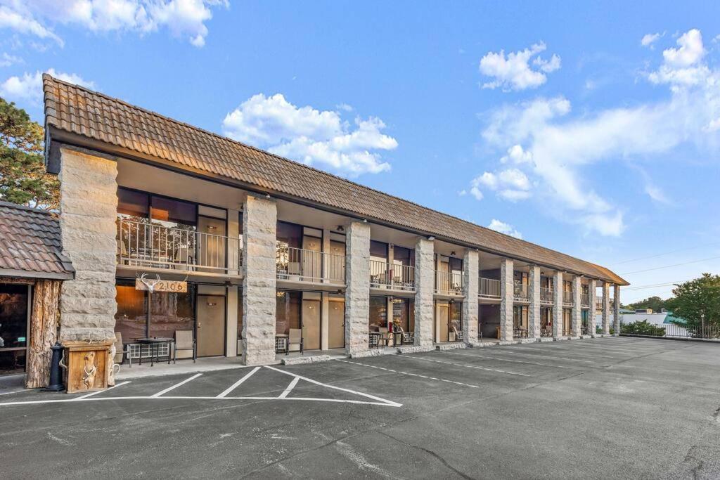 Stonegate Lodge 2 Queen Beds Wifi 50In Roku Tv Salt Water Pool Room #105 尤里卡斯普林斯 外观 照片