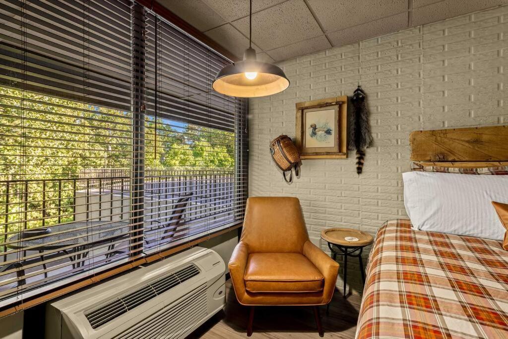 Stonegate Lodge 2 Queen Beds Wifi 50In Roku Tv Salt Water Pool Room #105 尤里卡斯普林斯 外观 照片